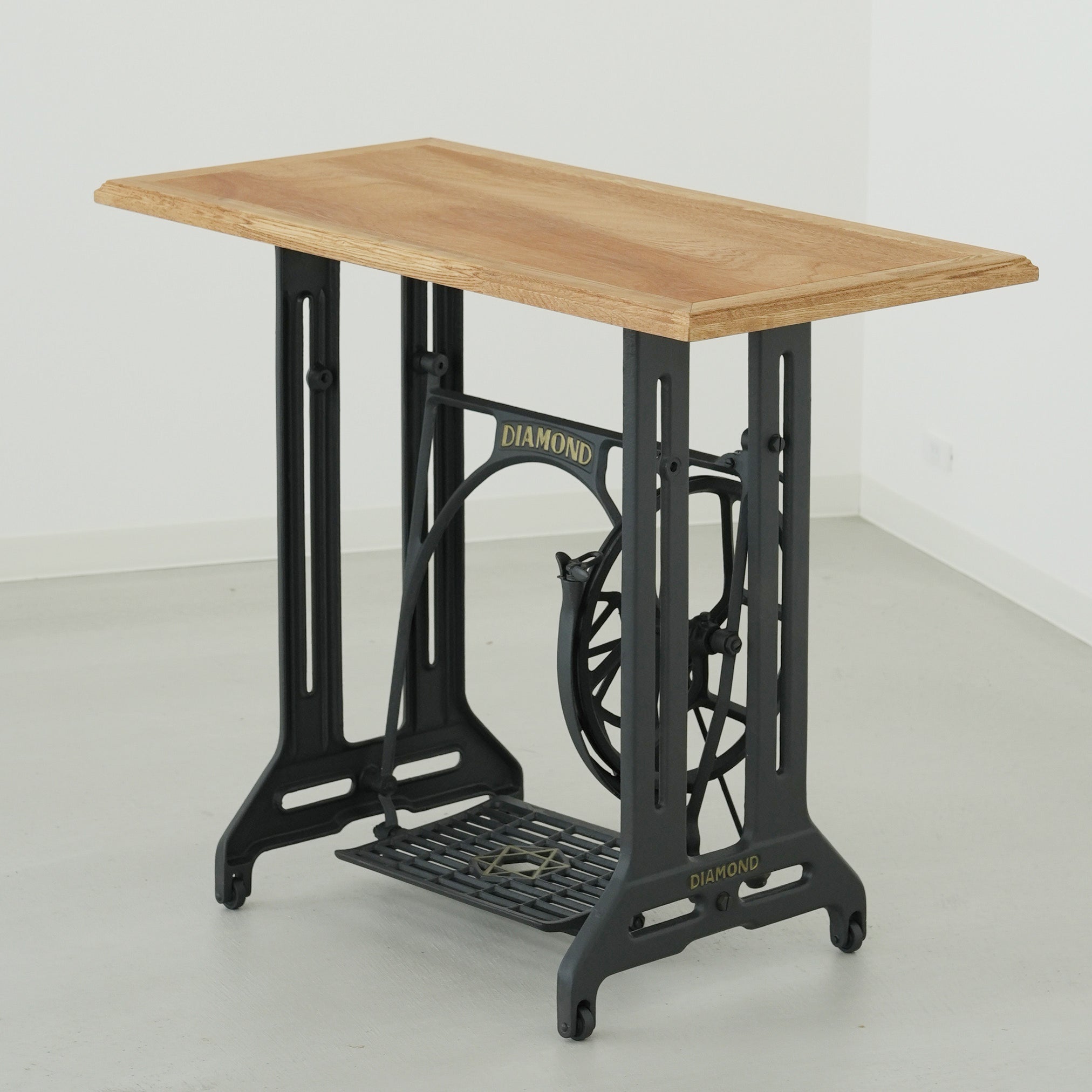 Antique sewing machine table Coudre