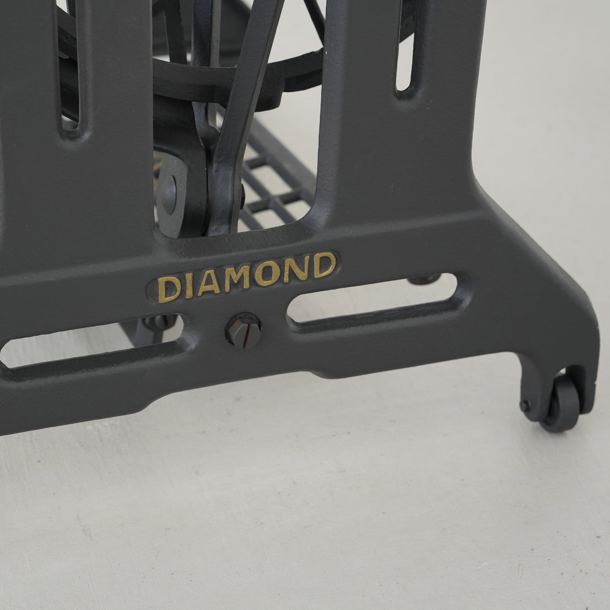 Antique sewing machine table Coudre