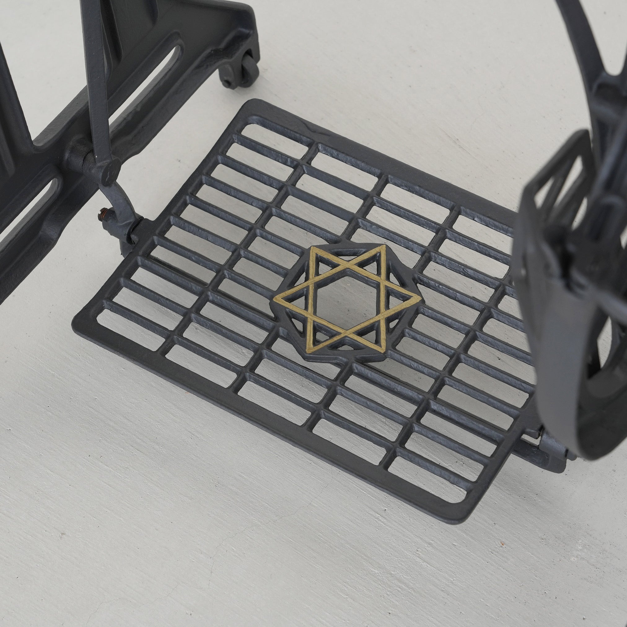 Antique sewing machine table Coudre