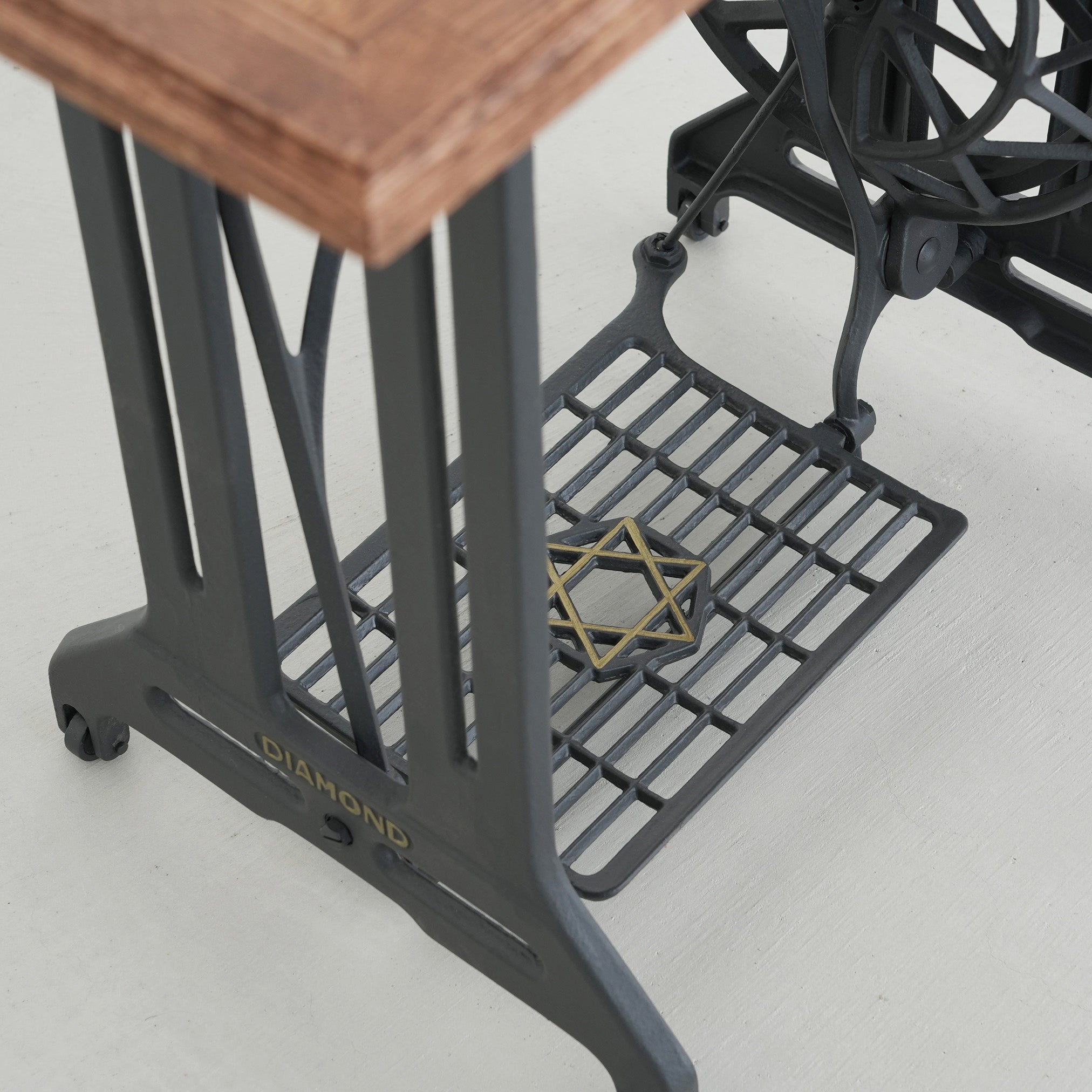 Antique sewing machine table Coudre