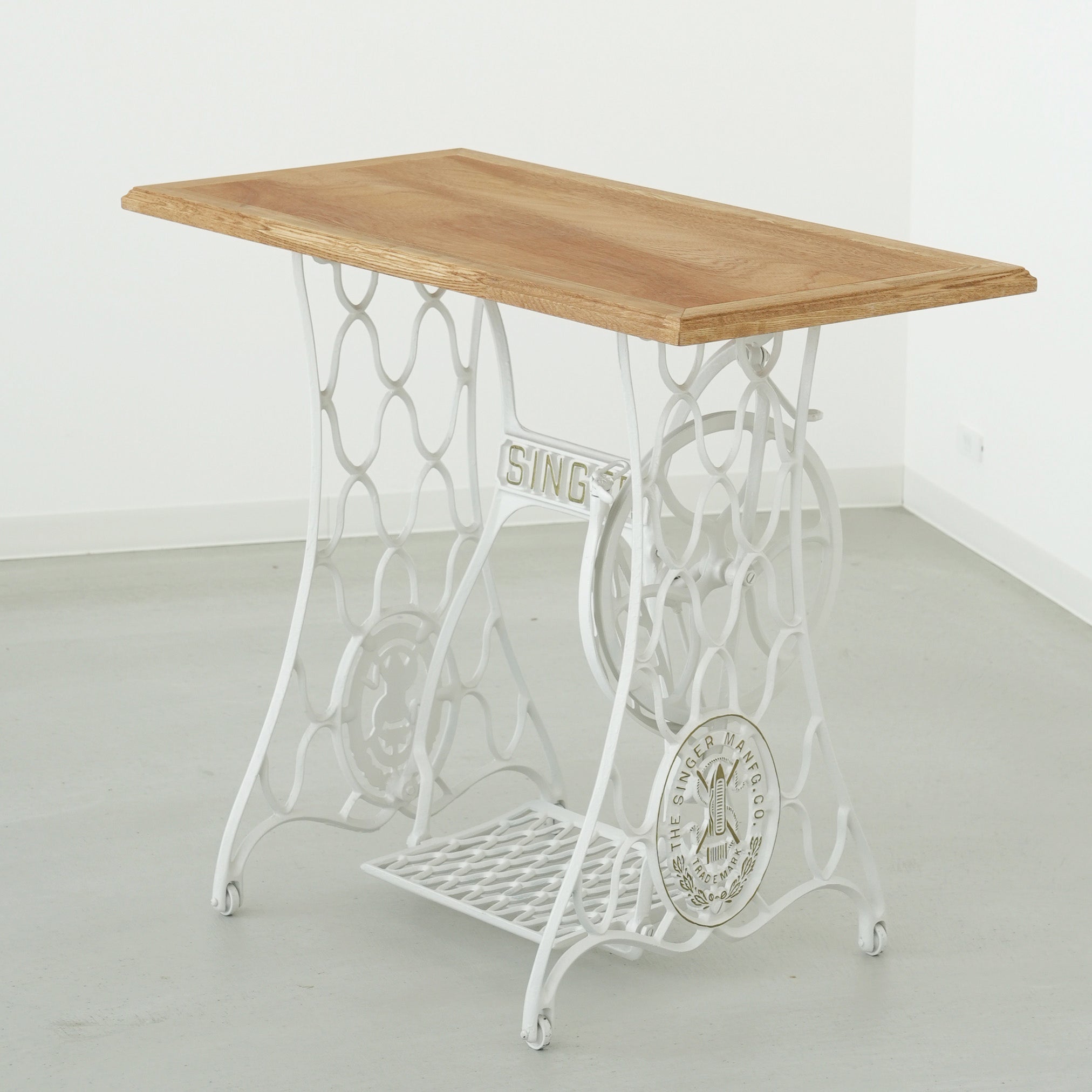 Antique sewing machine table Coudre