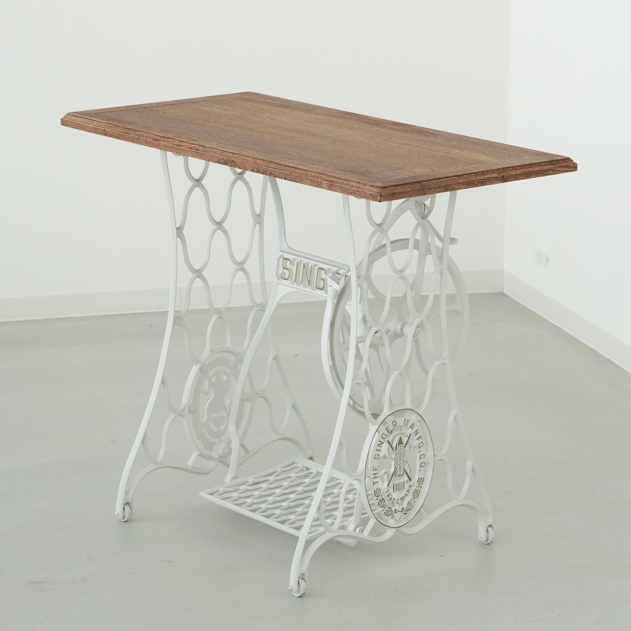 Antique sewing machine table Coudre