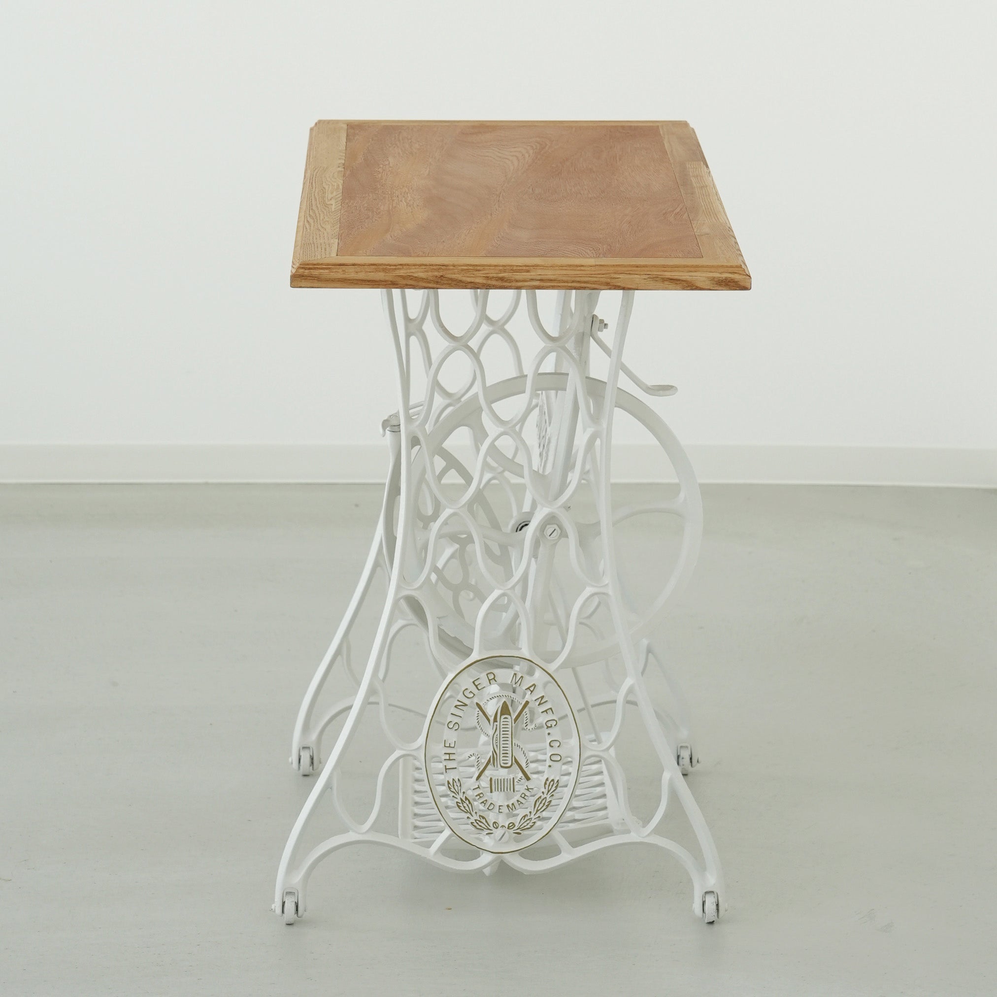 Antique sewing machine table Coudre