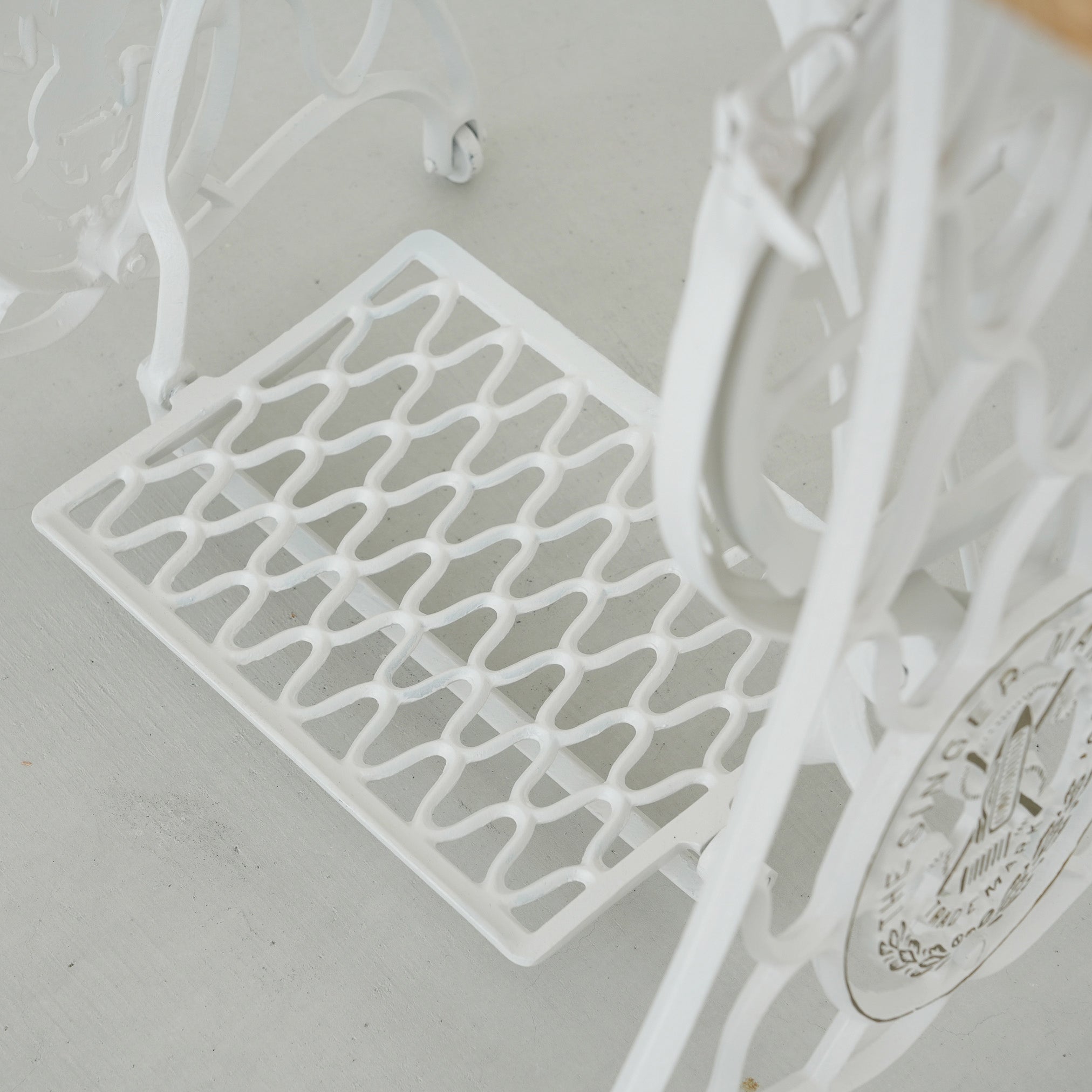 Antique sewing machine table Coudre