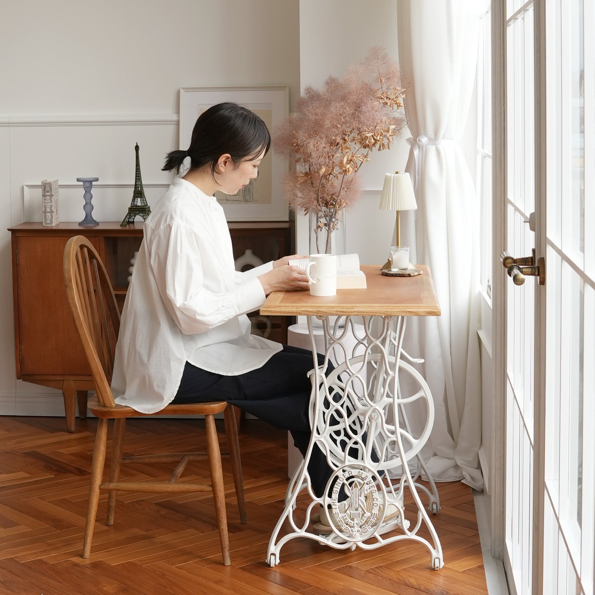 Antique sewing machine table Coudre