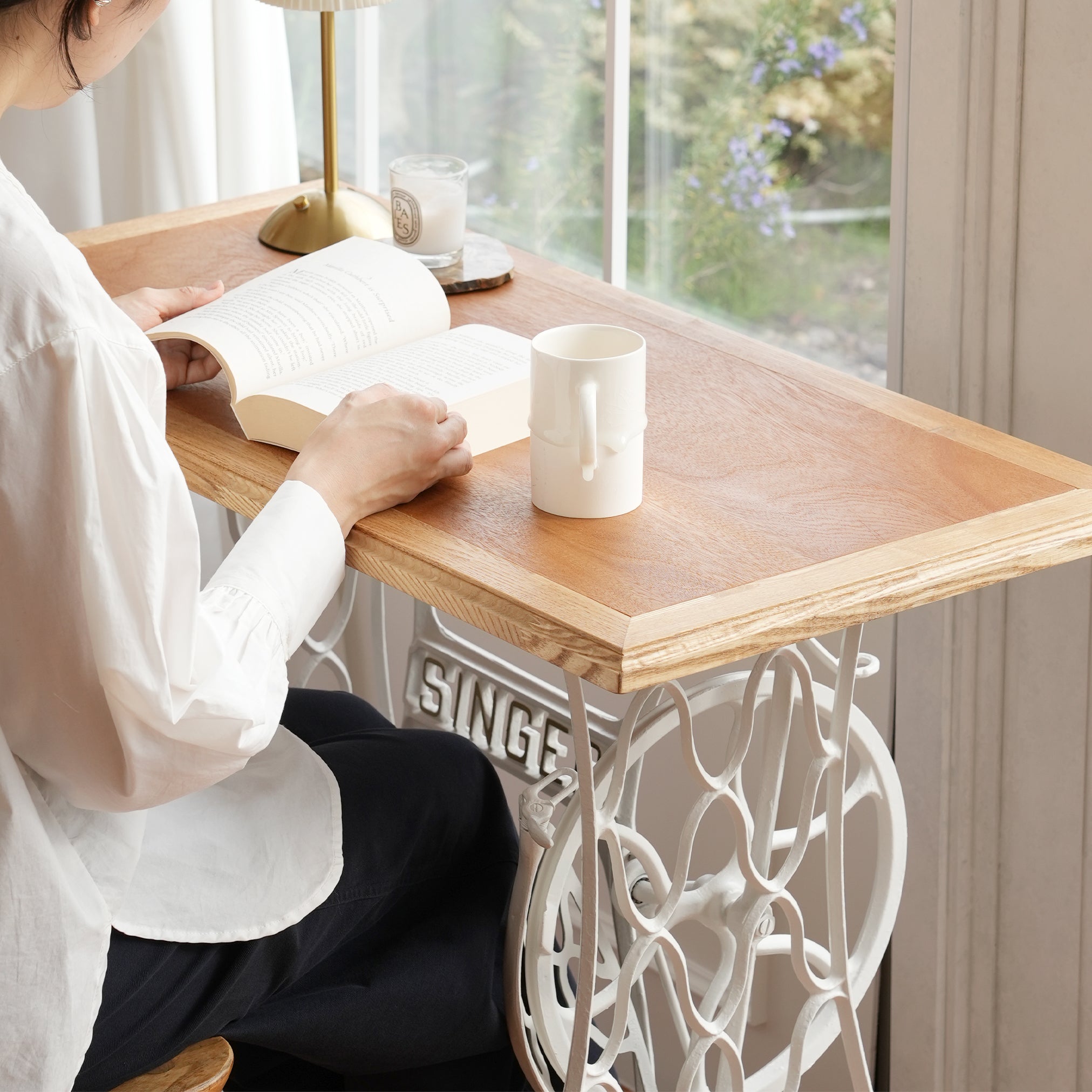 Antique sewing machine table Coudre
