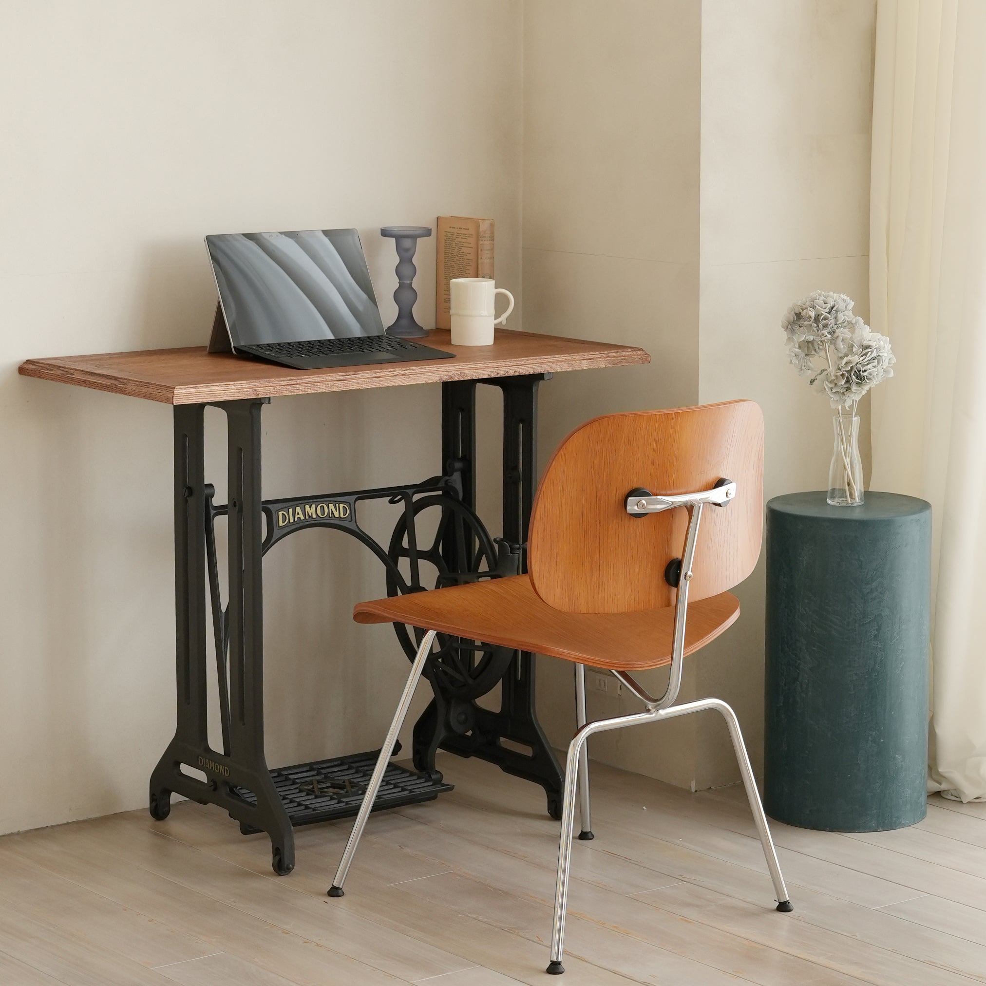 Antique sewing machine table Coudre