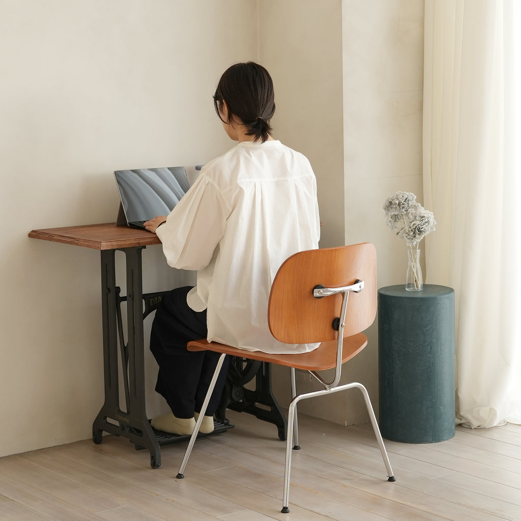 Antique sewing machine table Coudre