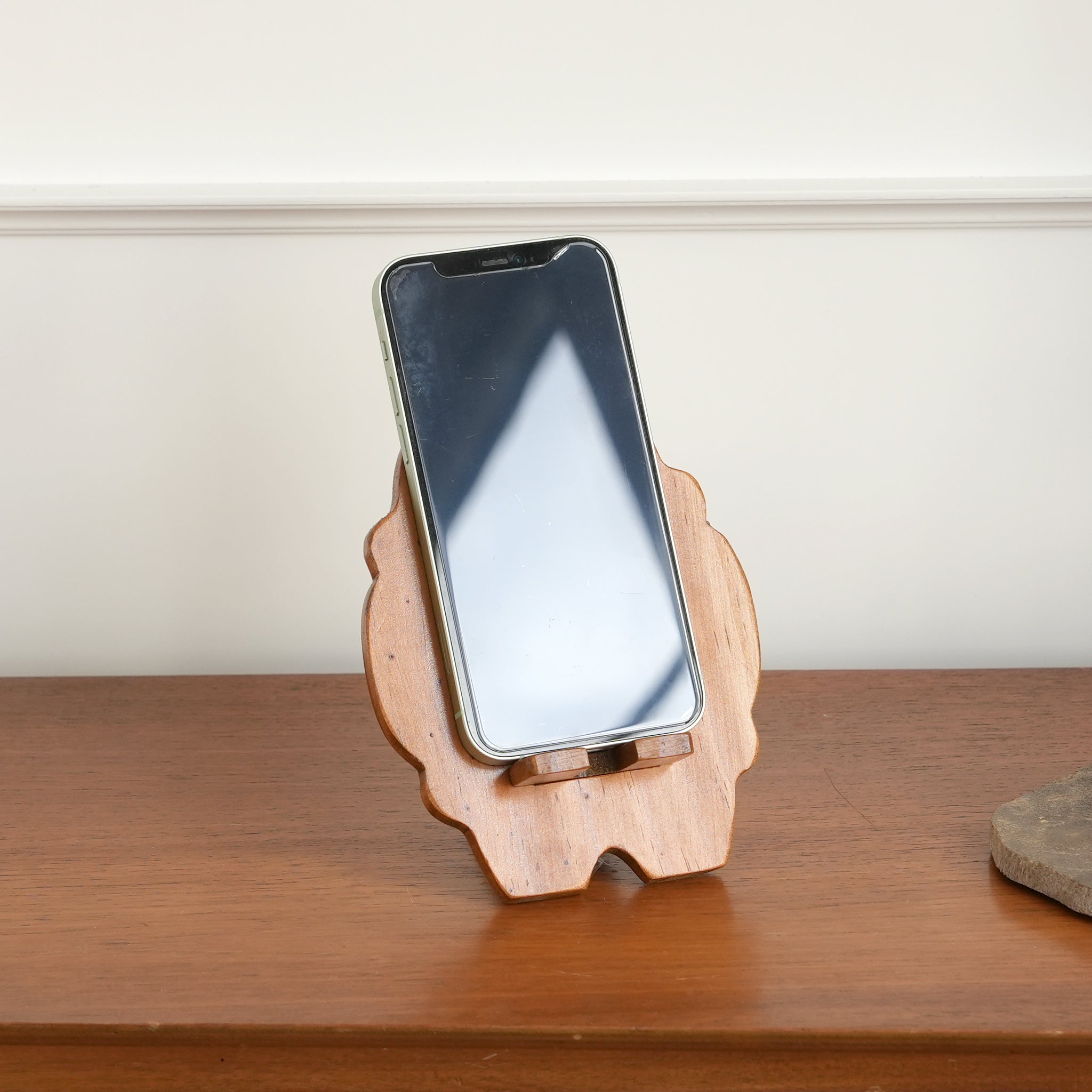 Pine wood smart phone stand